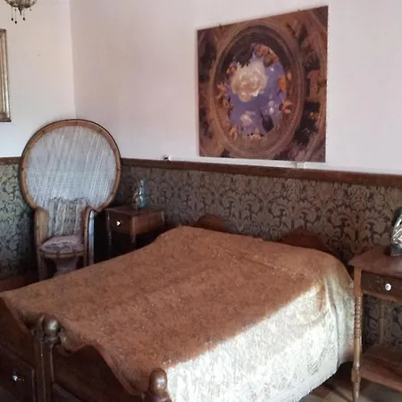 Nyaraló House Historic Royal